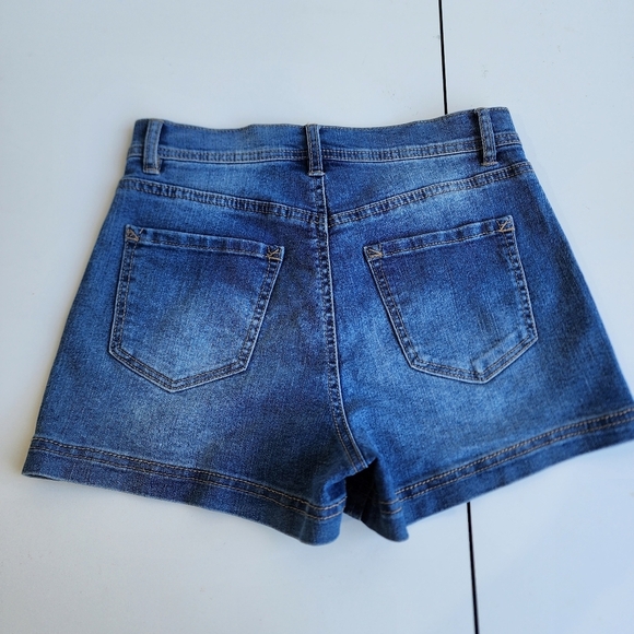 Wallflower Flirty Curvy High Rise Shorty Short Denim Button Blue Stretch Sz 3 - Picture 9 of 9